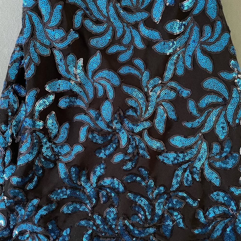 Mini Sequined Dress(backless) - Picture 2 of 6